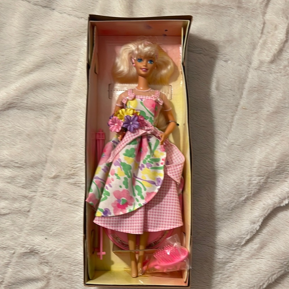 NRFB Vintage AVON ~ Spring Petals Barbie 💐